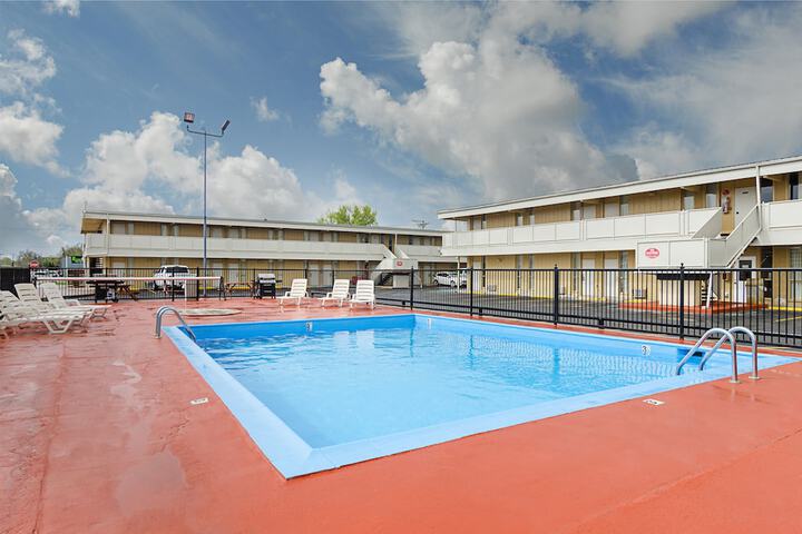 Pool 8 of 40