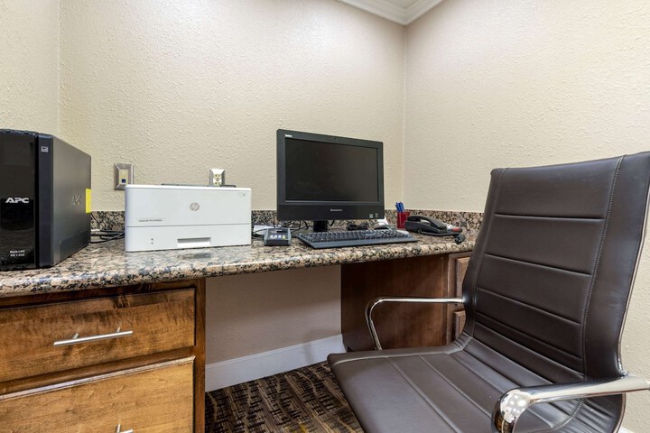 Business Center 68 of 68