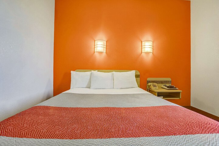 Room 16 of 48