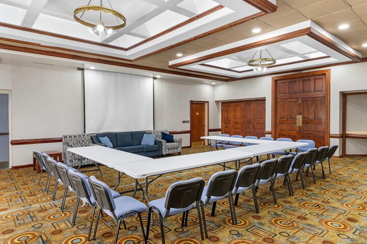 Quality Inn & Suites Kansas City - Independence I-70 East