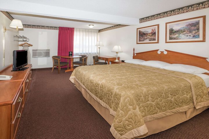 Super 8 by Wyndham Laramie