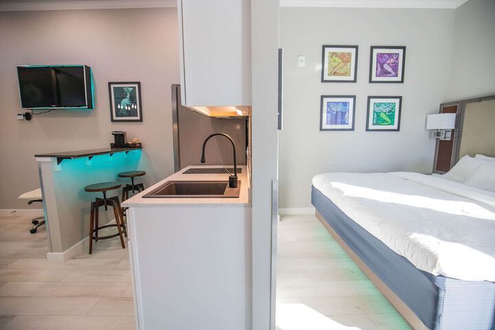 Room 42 of 140