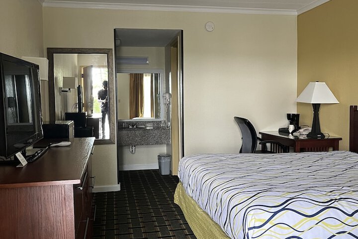 Room 40 of 48