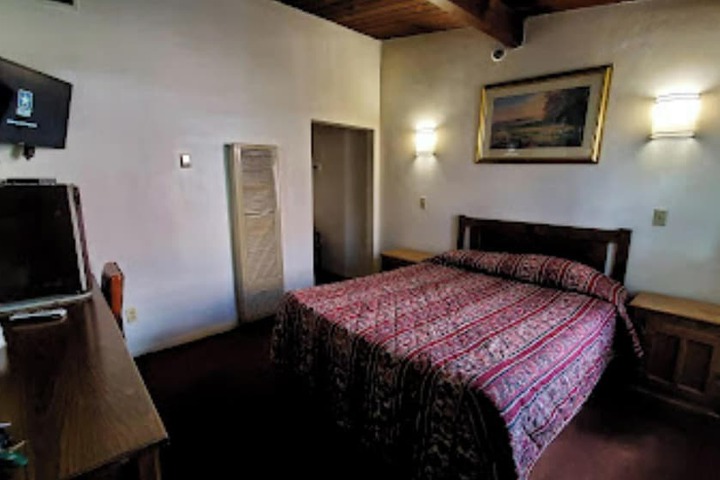 Santa Fe Motel Tehachapi by Hotel O