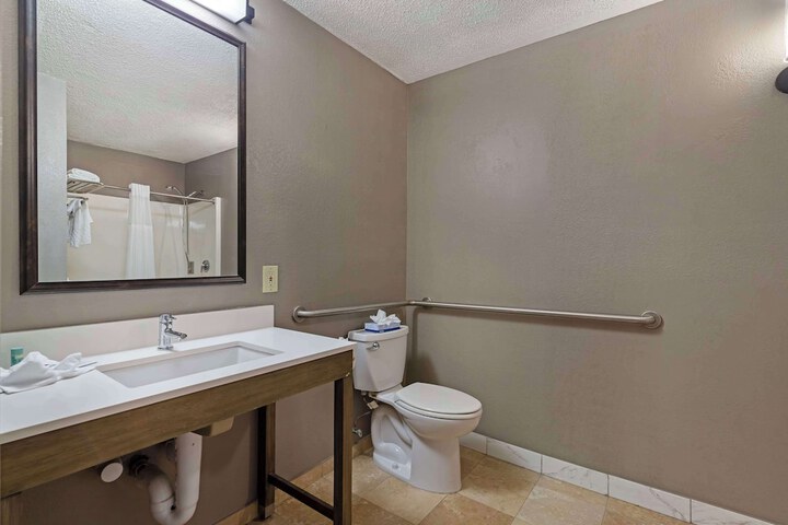 Room 11 of 31