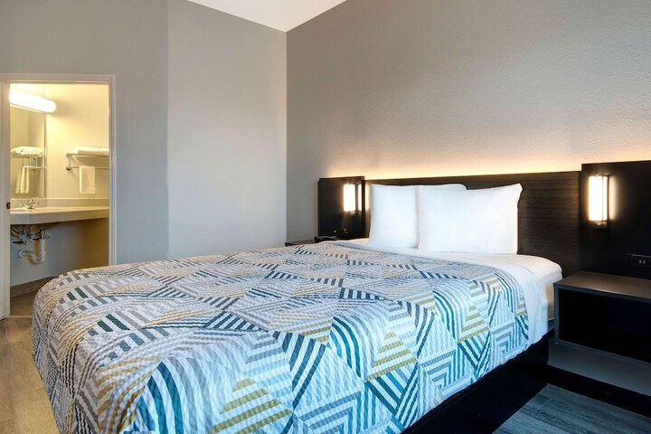 Room 16 of 26