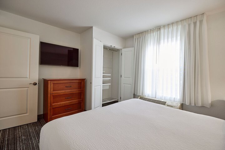 Room 12 of 28