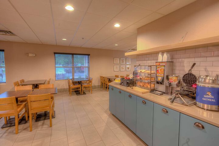 Country Inn & Suites by Radisson Crystal Lake, IL