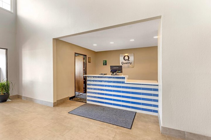 Quality Inn Chesterton near Indiana Dunes National Park I-94