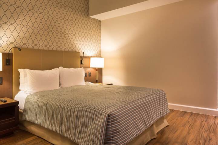 Room 52 of 123