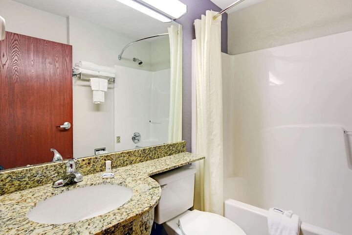 Microtel Inn & Suites by Wyndham Cherokee