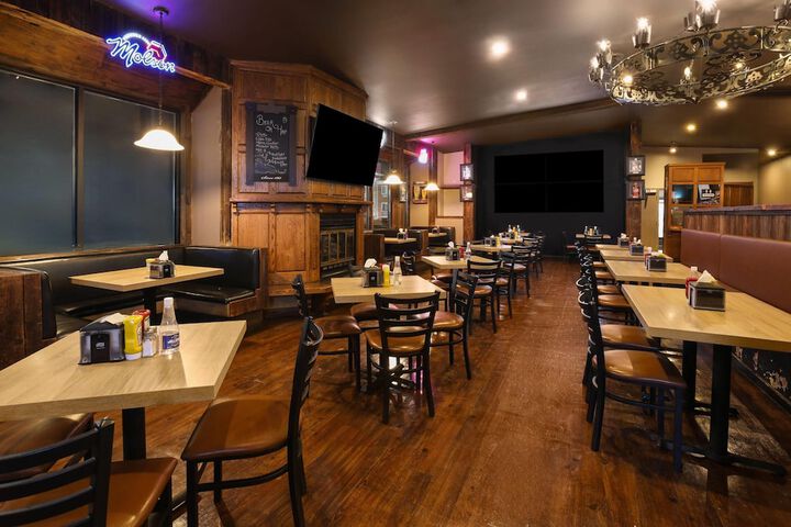 Super 8 by Wyndham Gananoque / Country Squire Resort