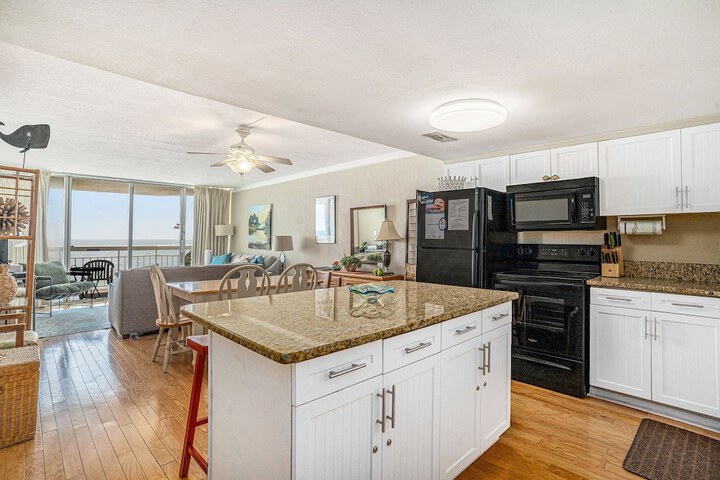 0401 Waters Edge Resort 3 Bedroom Condo by RedAwning