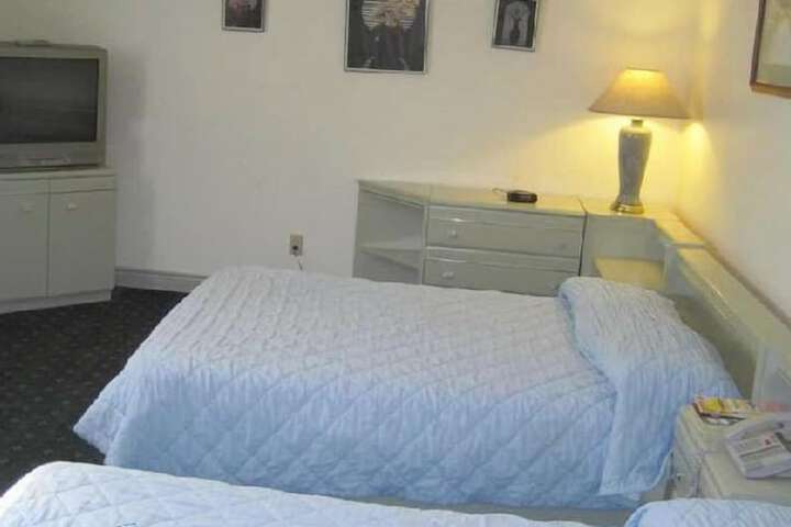 Room 13 of 29