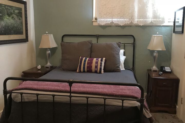Room 28 of 65