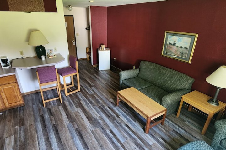 Room 8 of 16