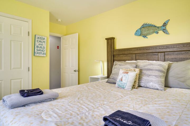 The 1818 Home w / Porch & Grill - 1 Mi to Beach!