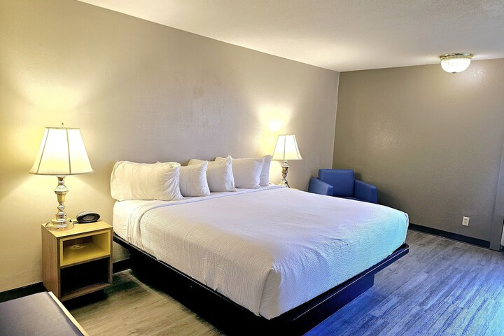 Room 11 of 27