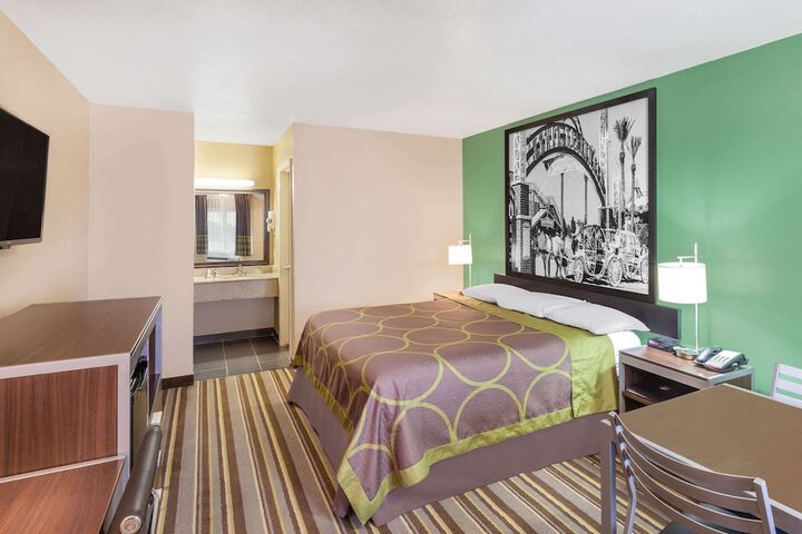 Room 22 of 36