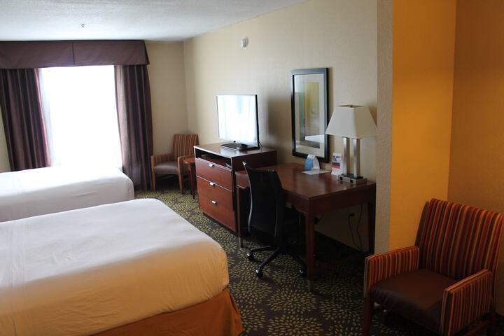 Holiday Inn Express & Suites Starkville by IHG