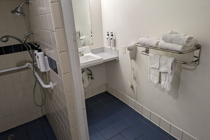 Room 32 of 49