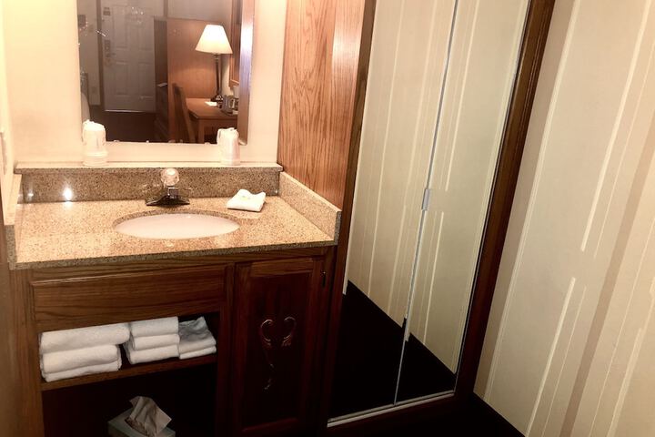 Room 35 of 76