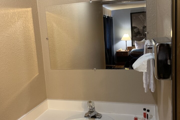 Room 10 of 21