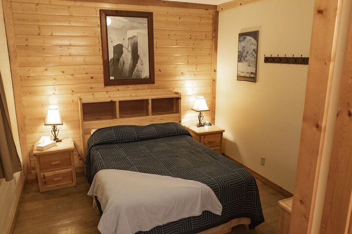 Whittakers Motel & Historic Bunkhouse