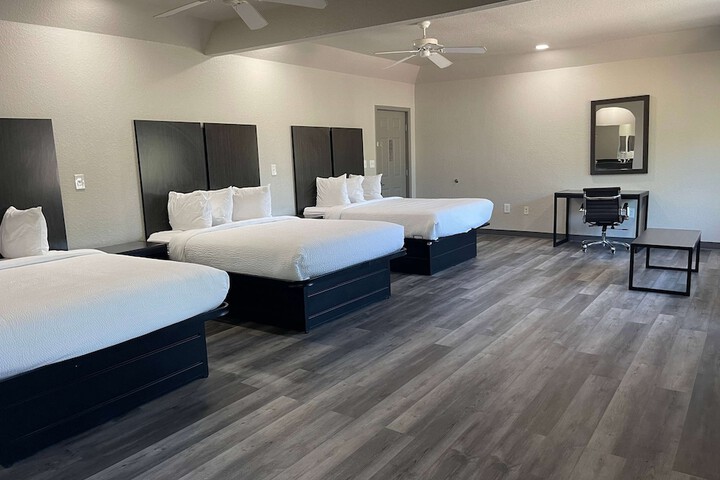 Days Inn by Wyndham Dickinson TX
