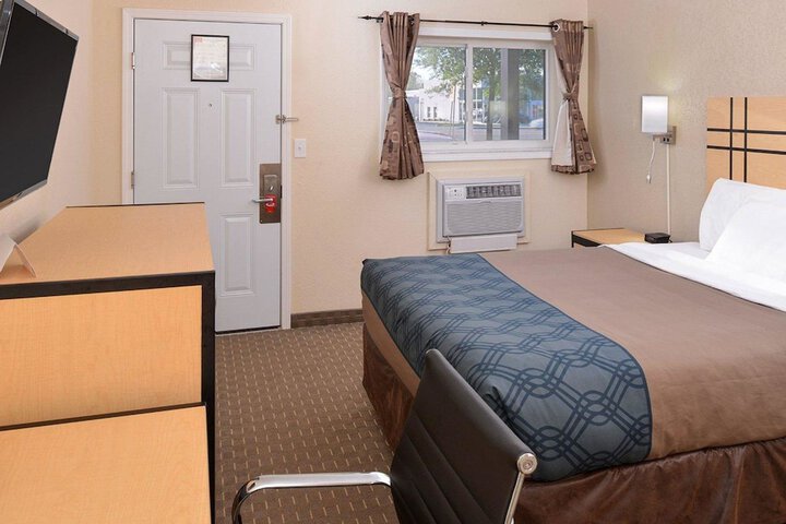 Room 9 of 26