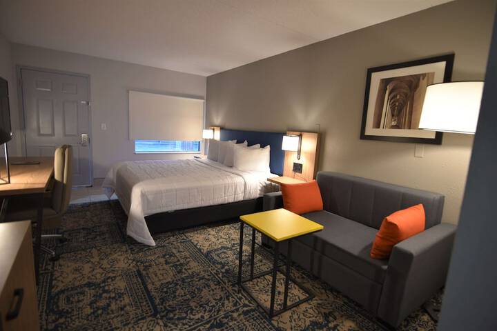 Room 18 of 32