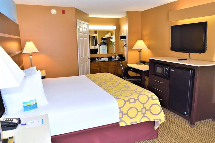 Baymont by Wyndham Forest City