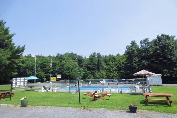 Four Seasons Motel