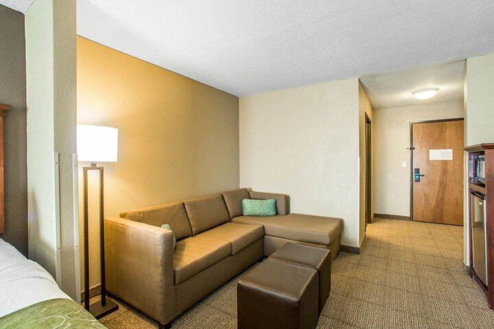 Room 17 of 40