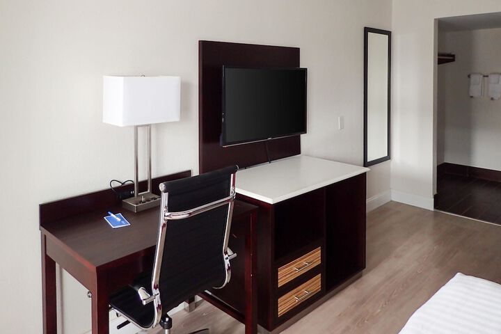 Room 7 of 32