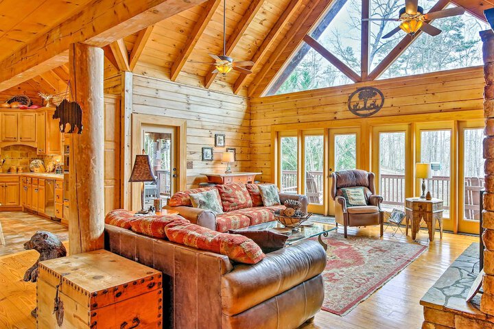 Lake Hartwell Lodge w / Dock Theater + Hot Tub!