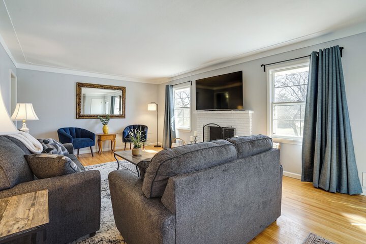 Inviting Minneapolis Vacation Rental w / Game Room!