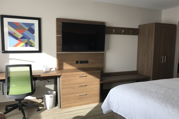 Room 73 of 148