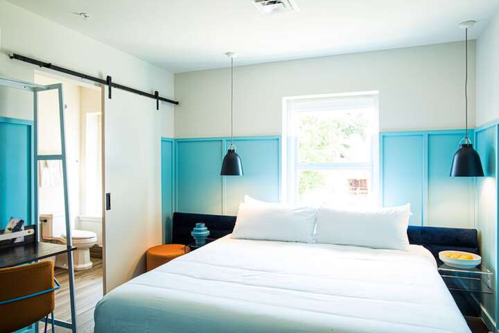 Room 152 of 195