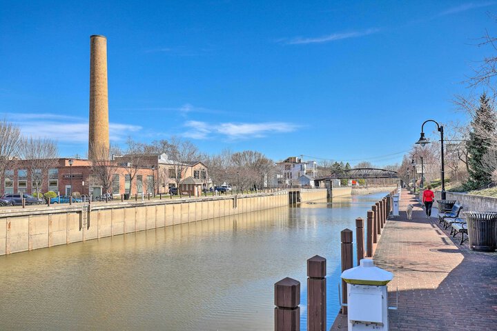 Charming & Walkable Fairport Village Apartment!