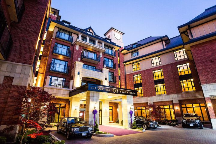 Oak Bay Beach Hotel