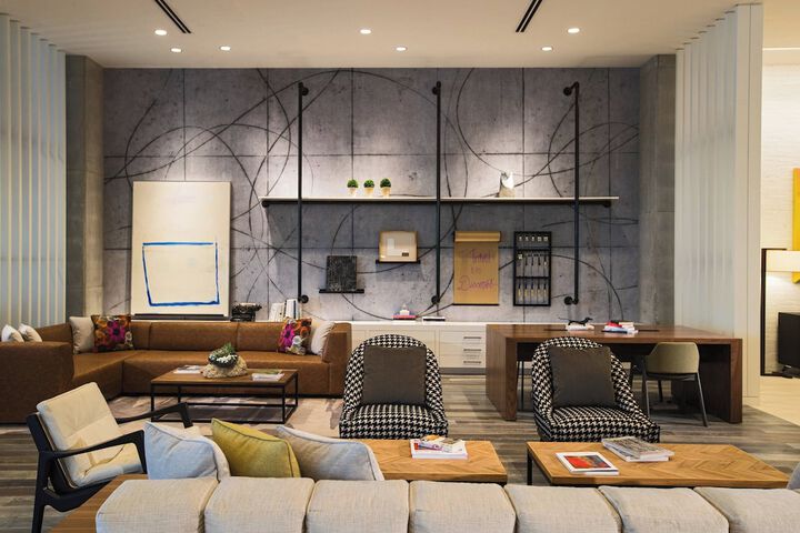 Lounge 79 of 88