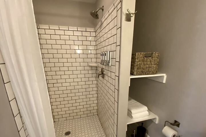 Room 77 of 103