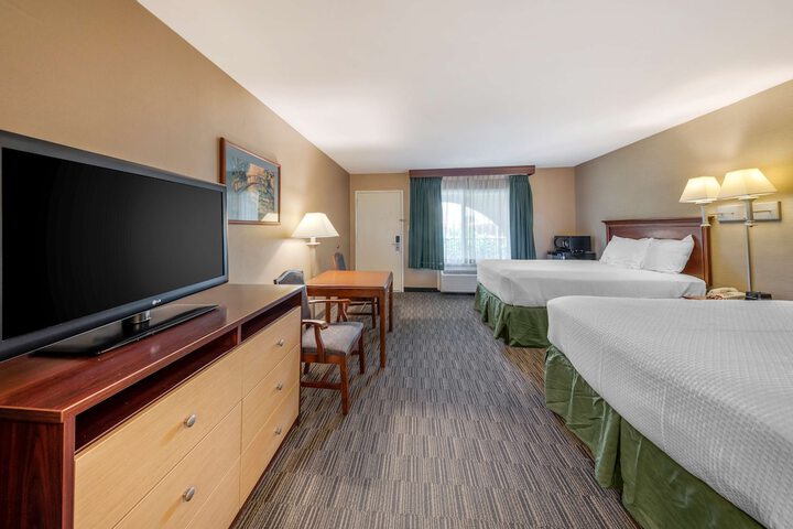 Room 13 of 36