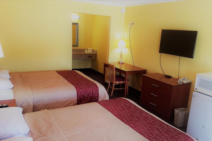 Roadway Inn