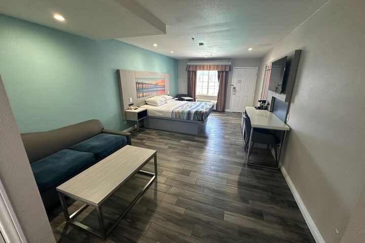 Room 10 of 29