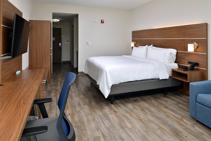 Room 48 of 79