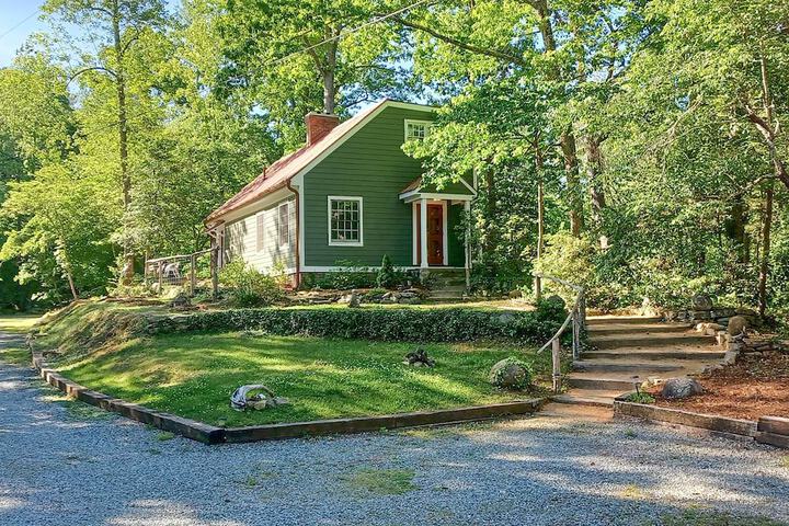 Warm + Peaceful Home w / Fire Pit on Haw River
