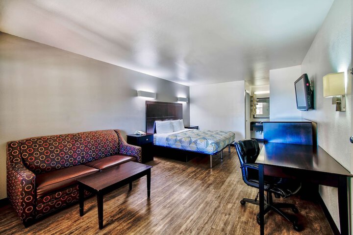 Room 18 of 26