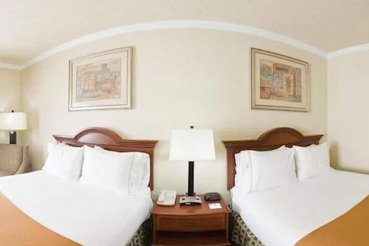 Room 21 of 40